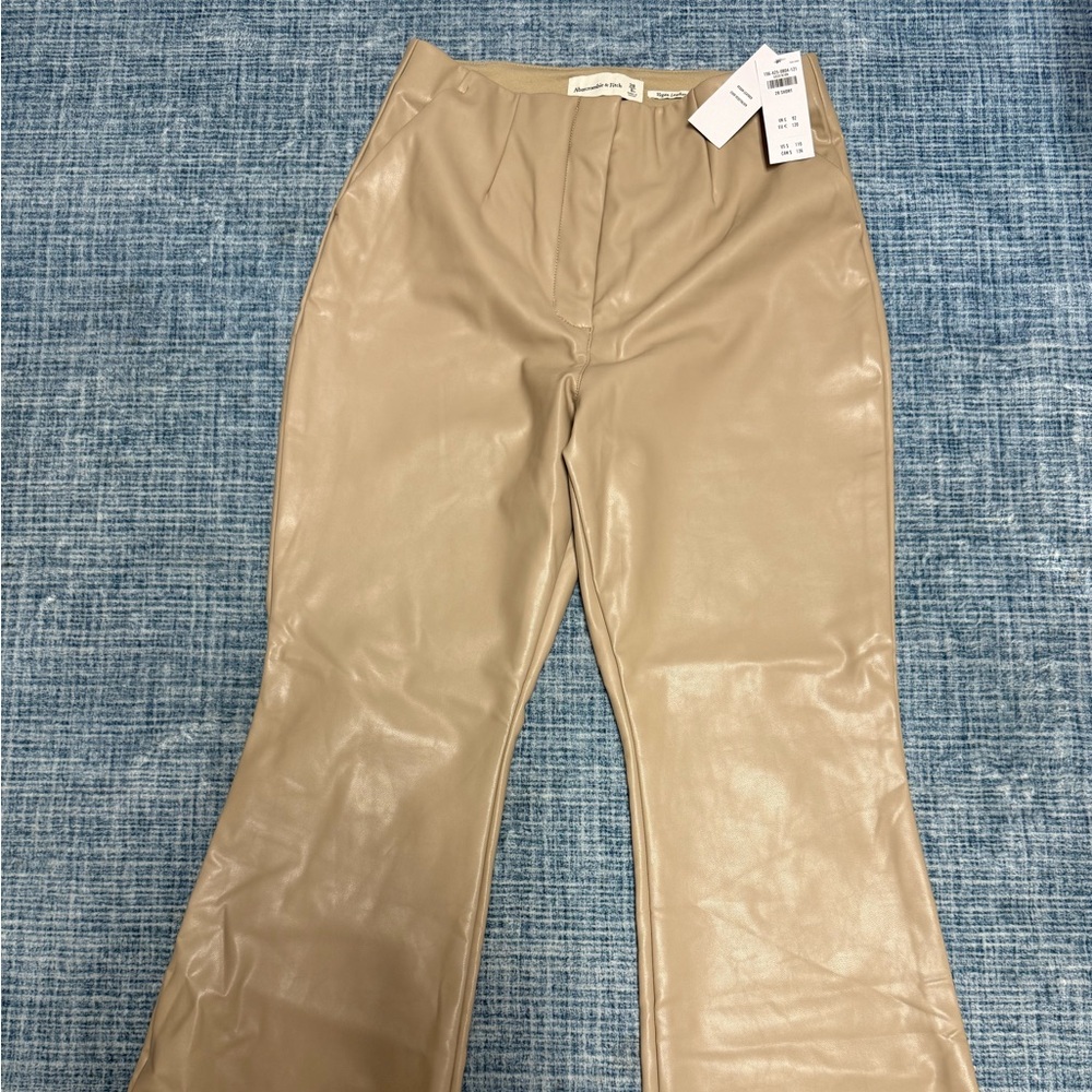 Abercrombie & Fitch NWT Beige Faux Leather Pants Size Short 28 Waist or Size 6